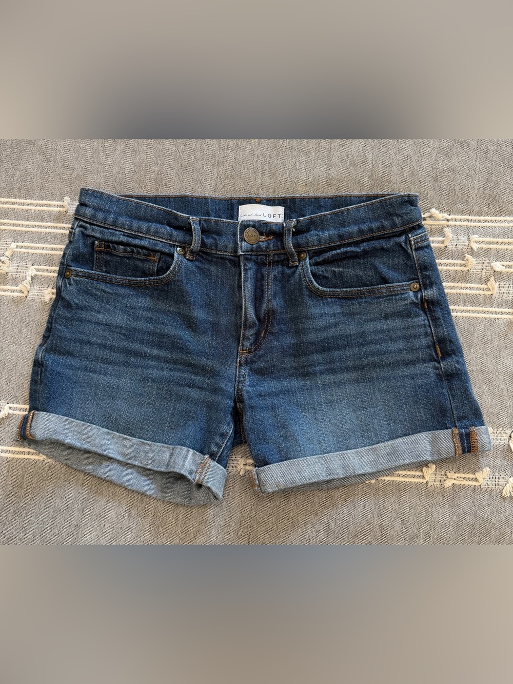 LOFT Women's Dark Wash Denim Roll-Cuff Shorts size 0